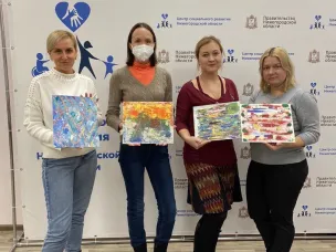 В пятницу провели мастер-класс по эмоциональной живописи для родителей