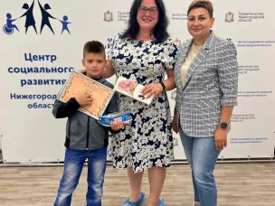 В среду с радостью награждали одну из семей, находящихся на социальном сопровождении в нашем центре