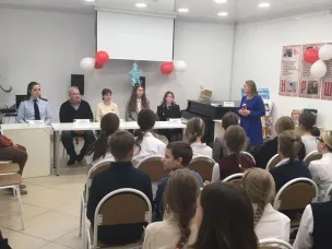 Заведующий отделением приёма граждан нашего центра приняла участие в детском правовом форуме "Шаг в будущее"