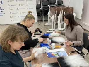 Вчера на мастер-классе по шерстяной живописи встретились мамы особенных детей