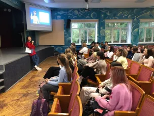 Специалисты нашего центра провели очередной классный час, посвященный работе службы телефона доверия