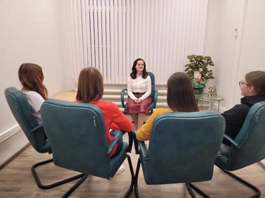 В нашем центре работает психологическая группа для подростков «Преодоление»